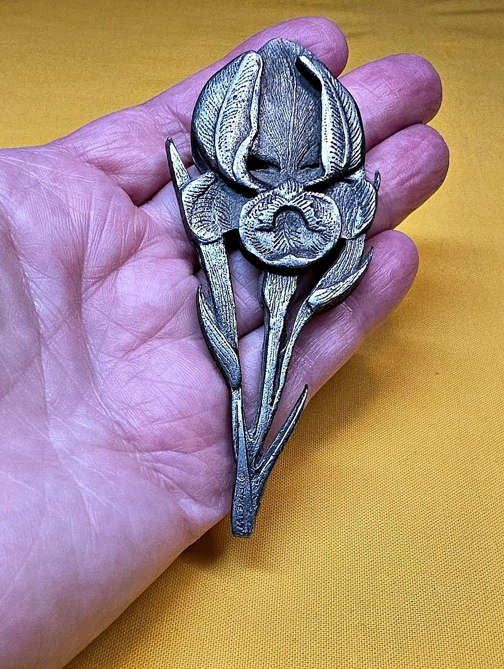 VINTAGE Art Nouveau Antiqued Pewter Iris Flower Paperweight Desk Accent 4.5"